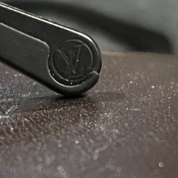 Authentic Louis Vuitton Monogram Aviator Sunnies - Picture 10 of 12